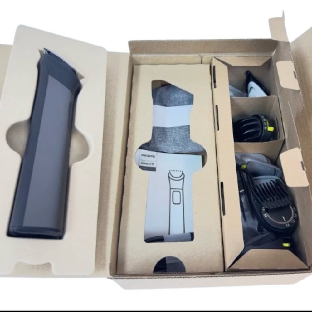 Philips Norelco All-in-One Trimmer - Black and Silver - Picture 7 of 7